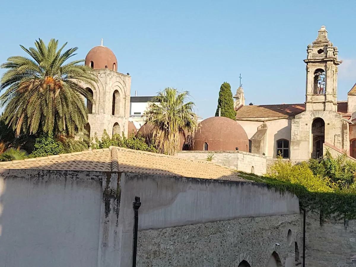 Casa Vacanze Villa D'Orleans Palermo 0*,
